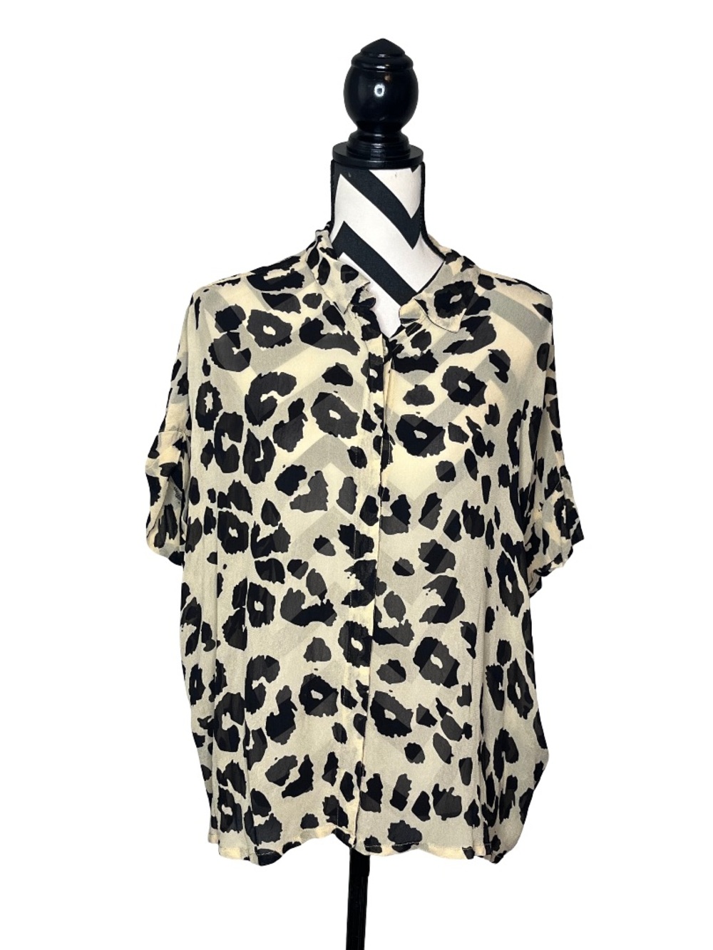 Masai Leopard Print Short-Sleeve Sz L Button Front Blouse
